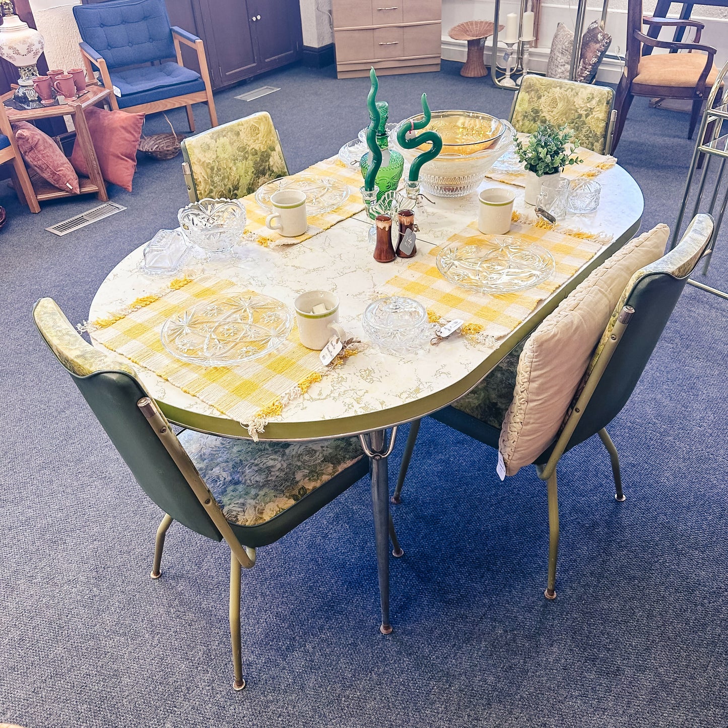 Retro Floral Dining Set w Leaf