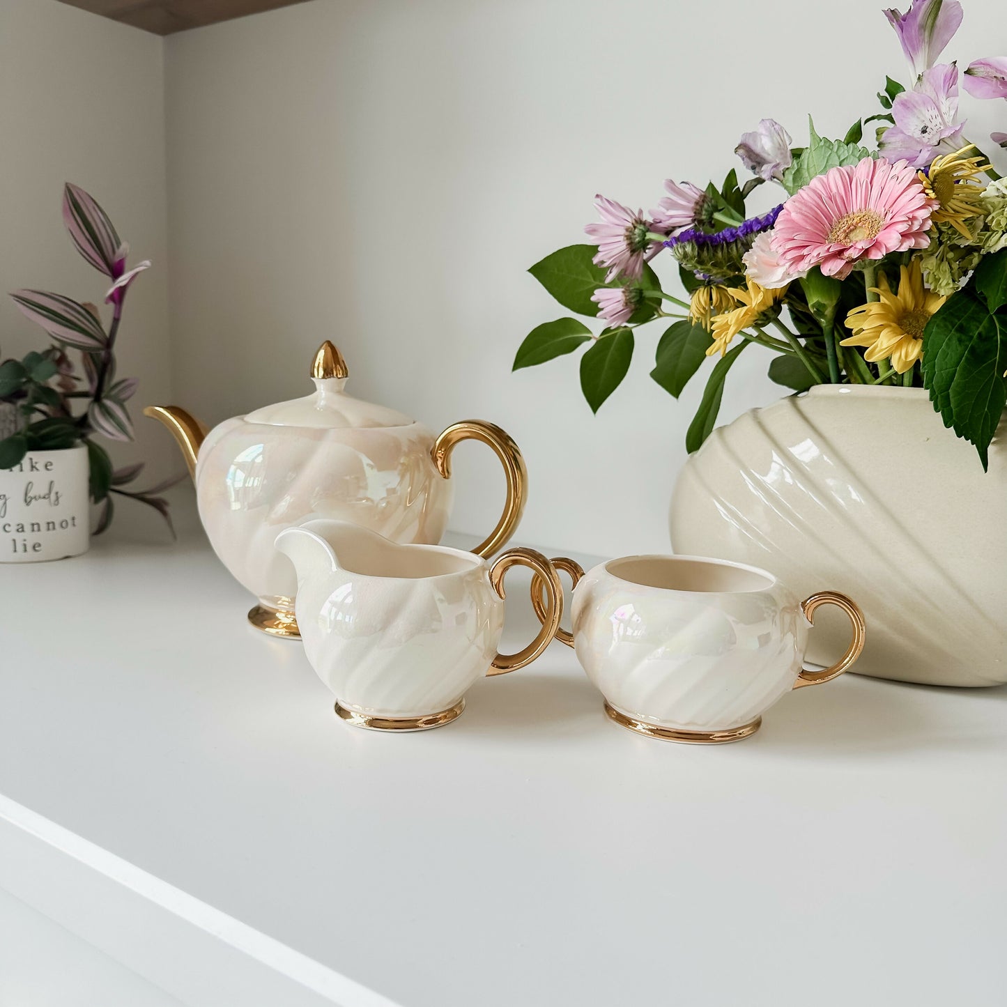 Ellgreave Iridescent Ivory Tea Set